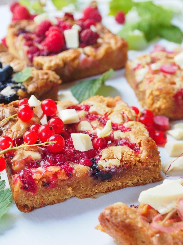 These browned butter-seasalt-white chocolate-berryblondies are just sinfully delicious!
