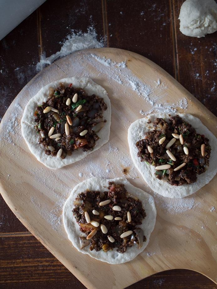 Palestiinalaiset härkisflatbreadit. Vegaani.
