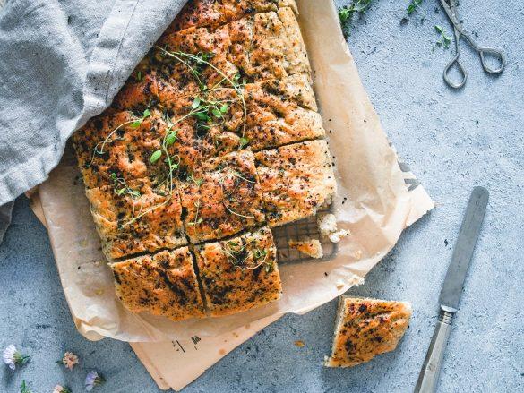 Itämainen focaccia. Vegaani.