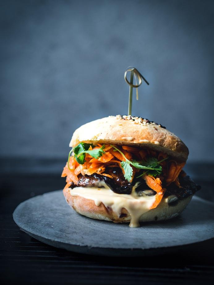 Japanilaiset Portobellohampurilaiset. Vegaani.