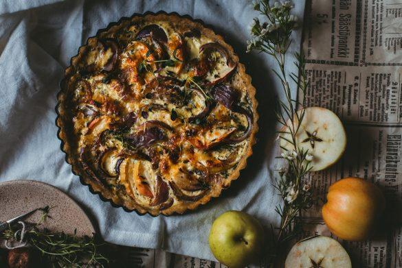 omena-gruyere-sipulipiirakka