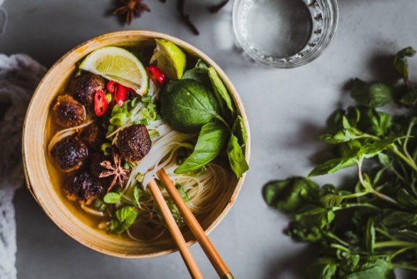 Vegaaninen pho-keitto