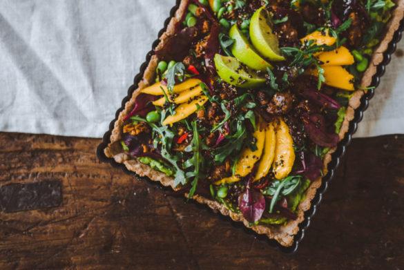 Nyhtökaura-salaattipiirakka. Vegaani. Gluteeniton.