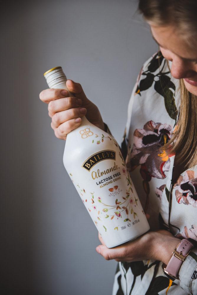 Vadelmajäädyke ja Baileys-kinuski.  Vegaani. Gluteeniton
