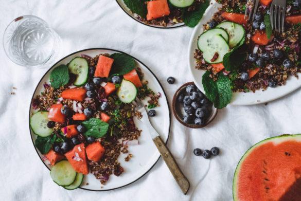 Vesimeloni-kvinoasalaatti. Vegaani. Gluteeniton