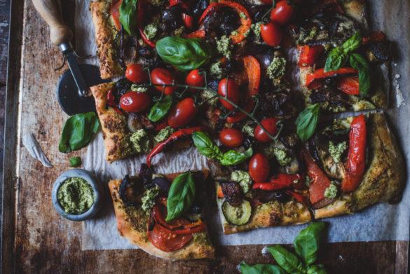 Pesto-kasvispitsa. Vegaaninen.