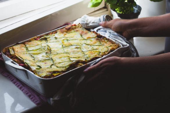 Vuohenjuusto-kasvislasagne