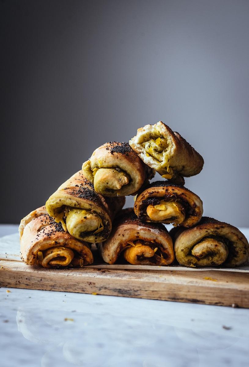 Pesto-juusto-sämpylärullat. Vegaaninen