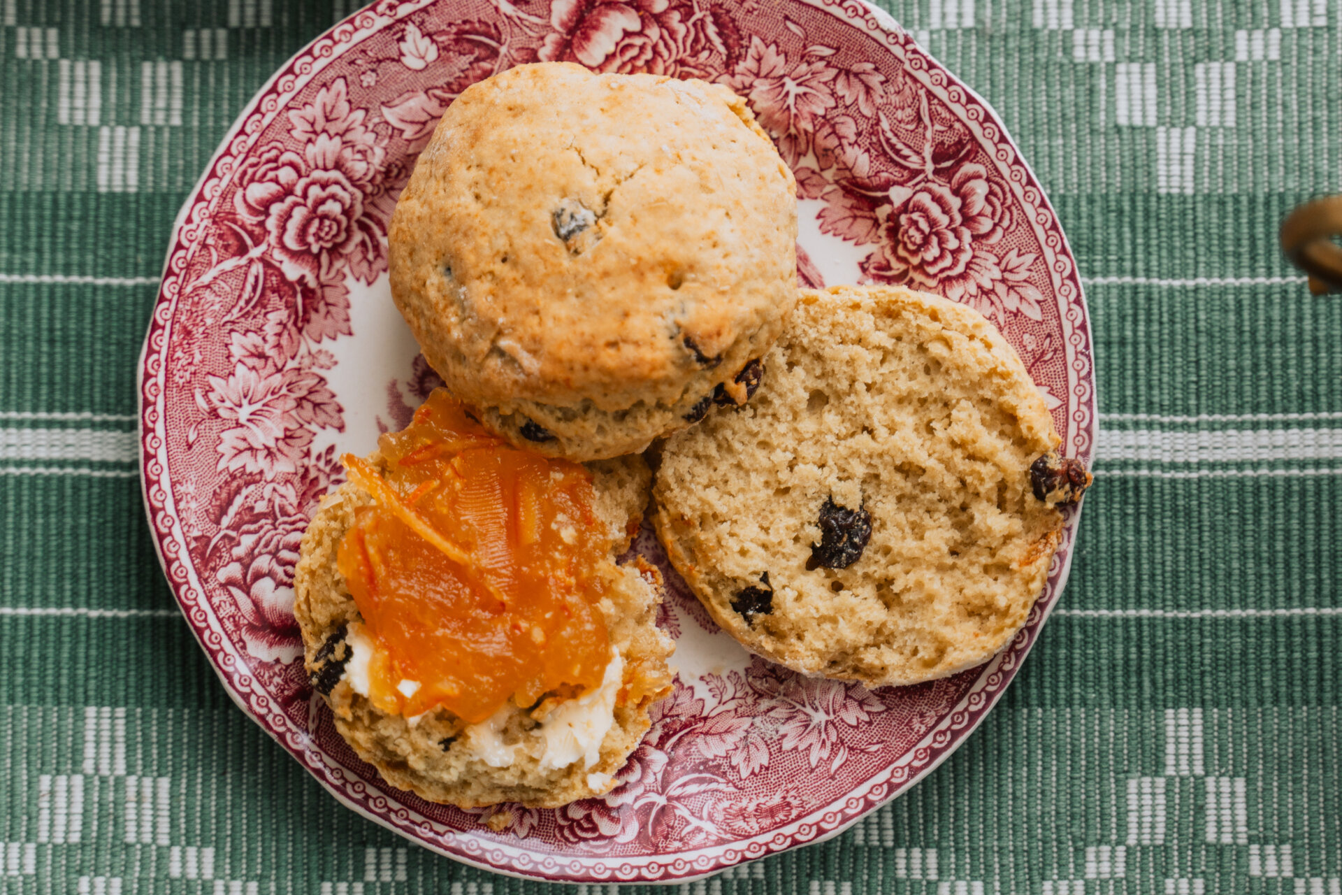 Skotlantilaiset skonssit. Vegaaniset