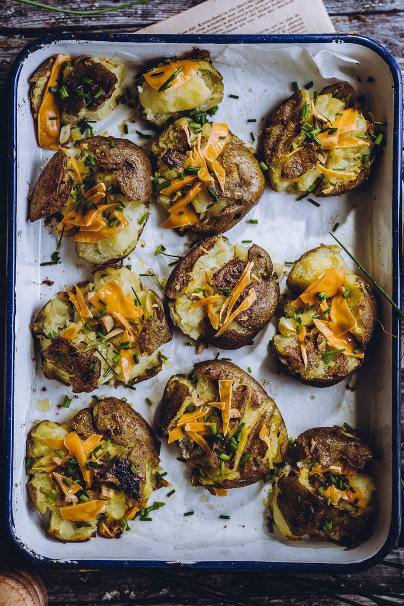 Cheddar-mäiskypotut. Vegaaninen