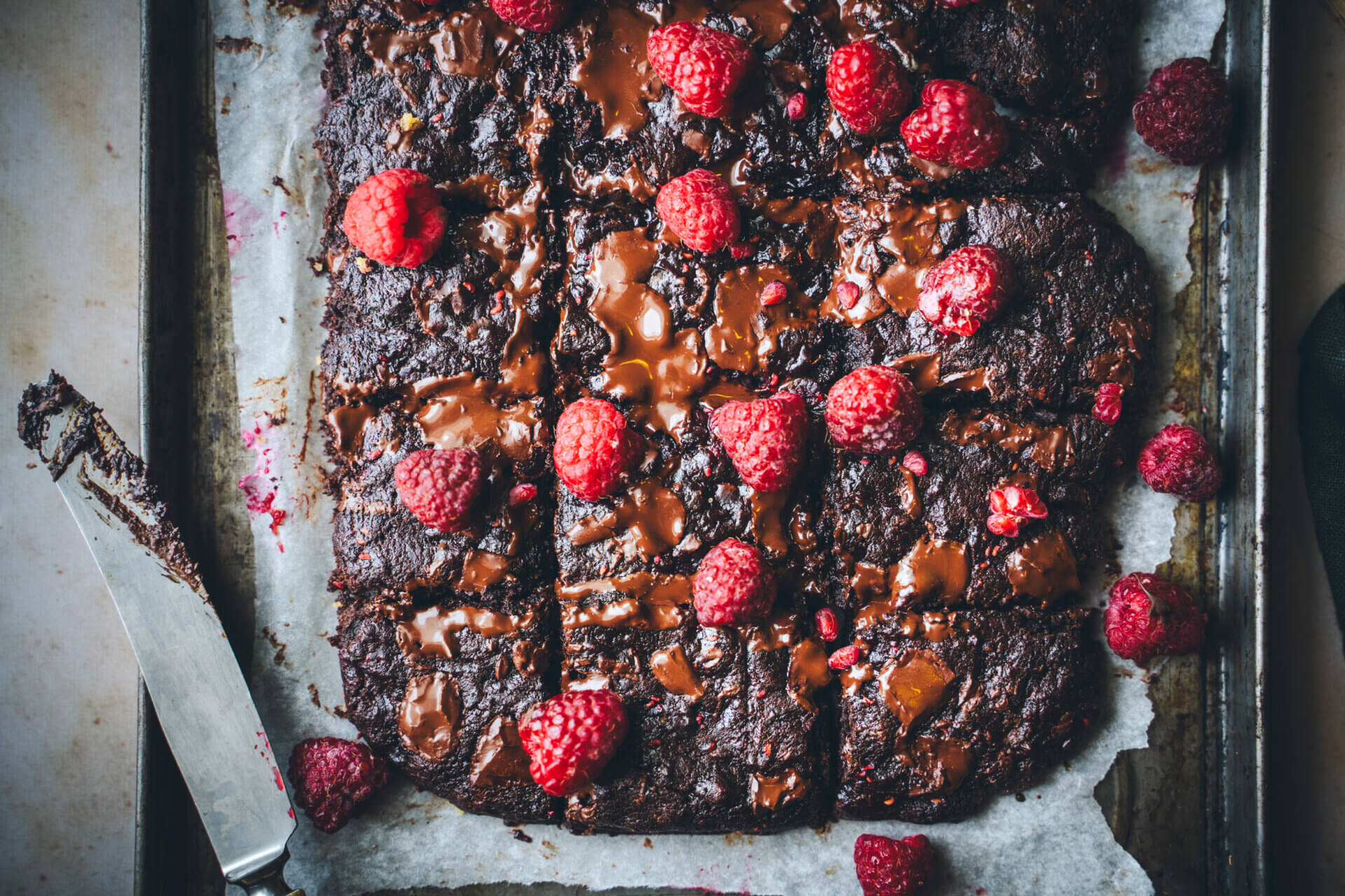 Vegaaniset vadelmabrowniet