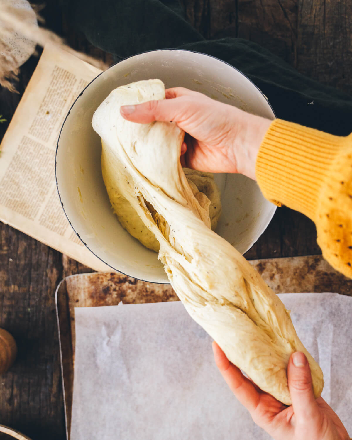 Pistaasi-vadelma-laskiaispullat