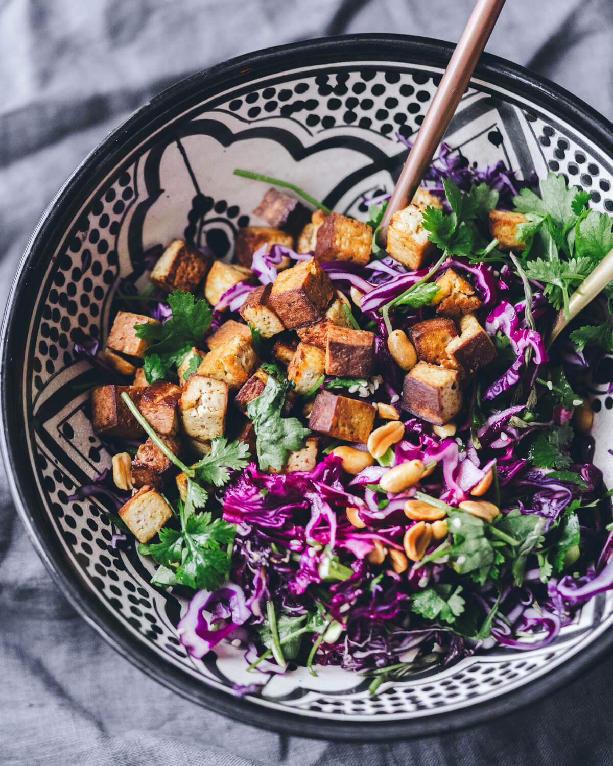 Tofu-punakaalisalaatti
