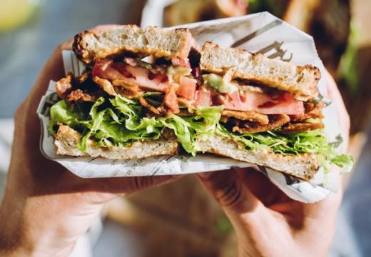Vegaaninen BLT sandwich