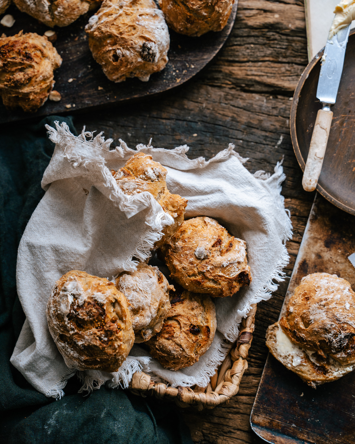 Viikuna-hasselpähkinäsämpylät