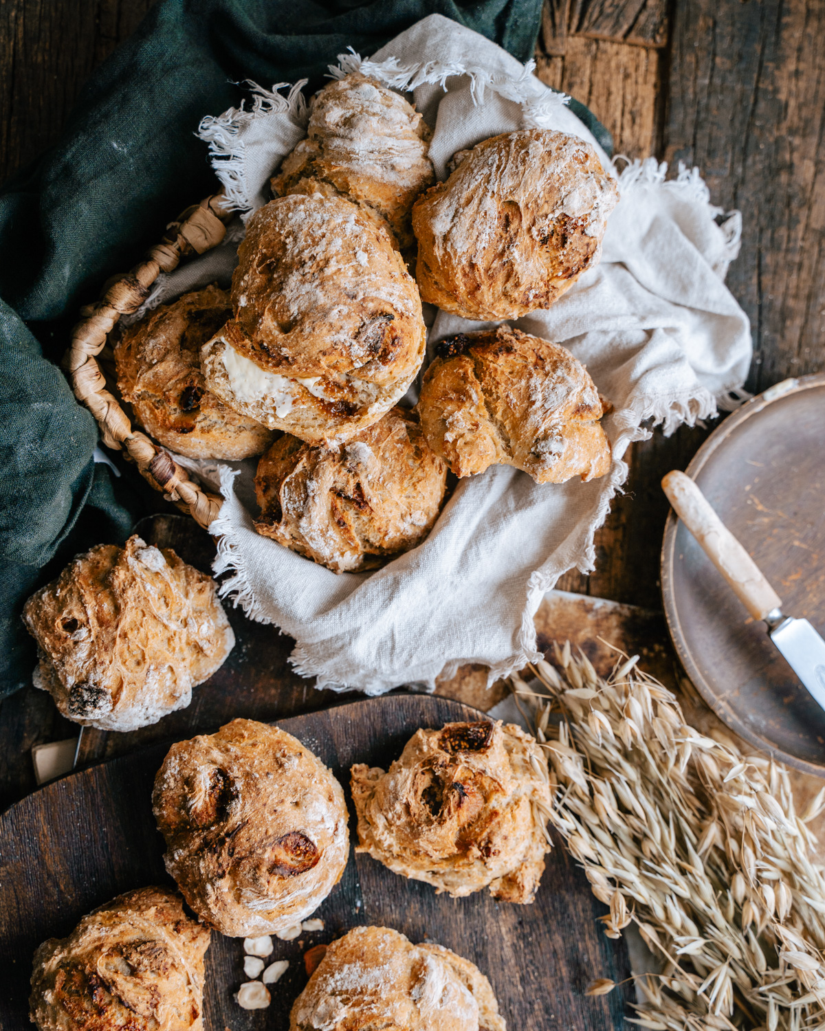 Viikuna-hasselpähkinäsämpylät