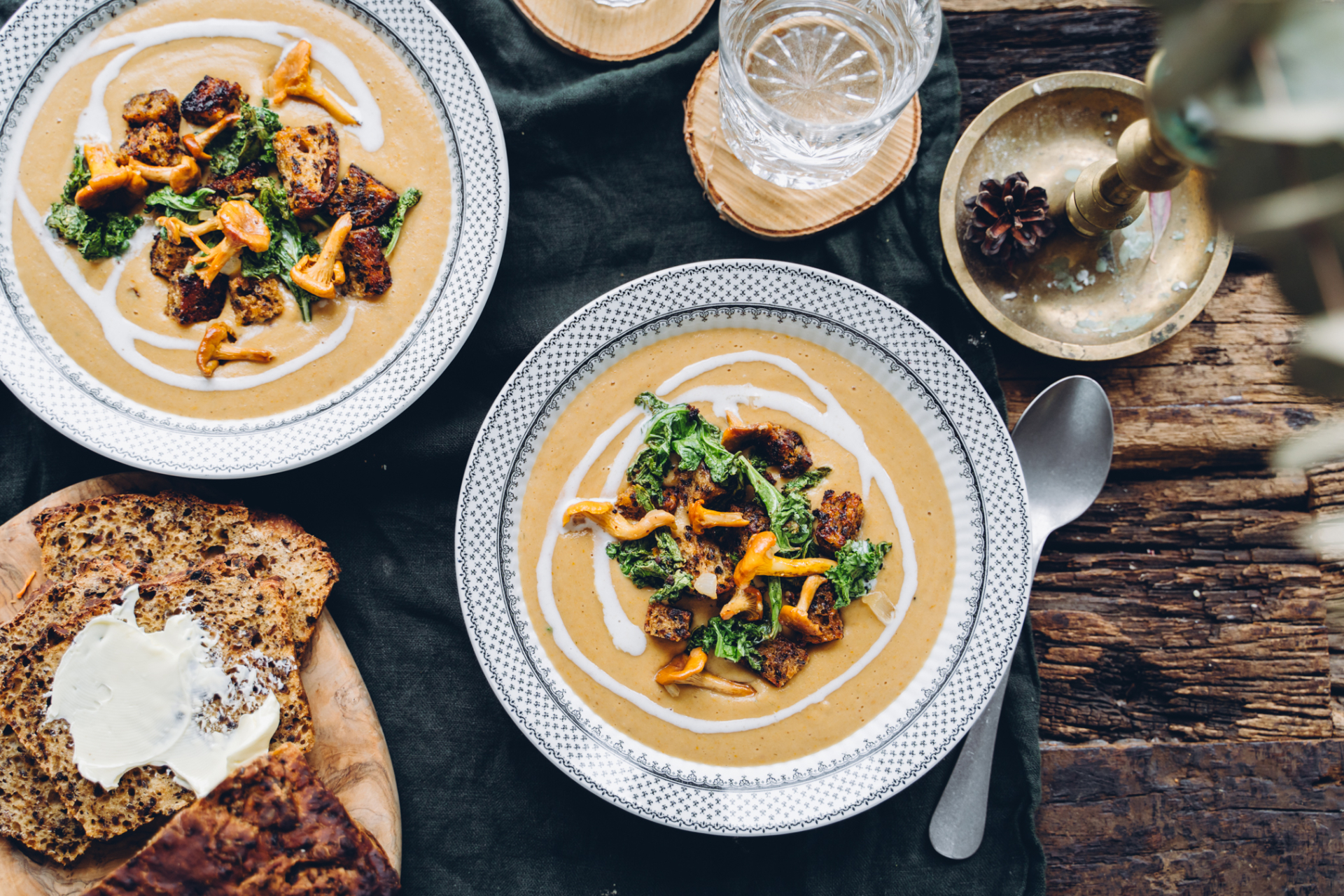 Kantarellikeitto. Vegaaninen