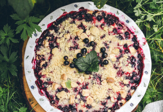 Mustaherukkapiirakka. Vegaaninen