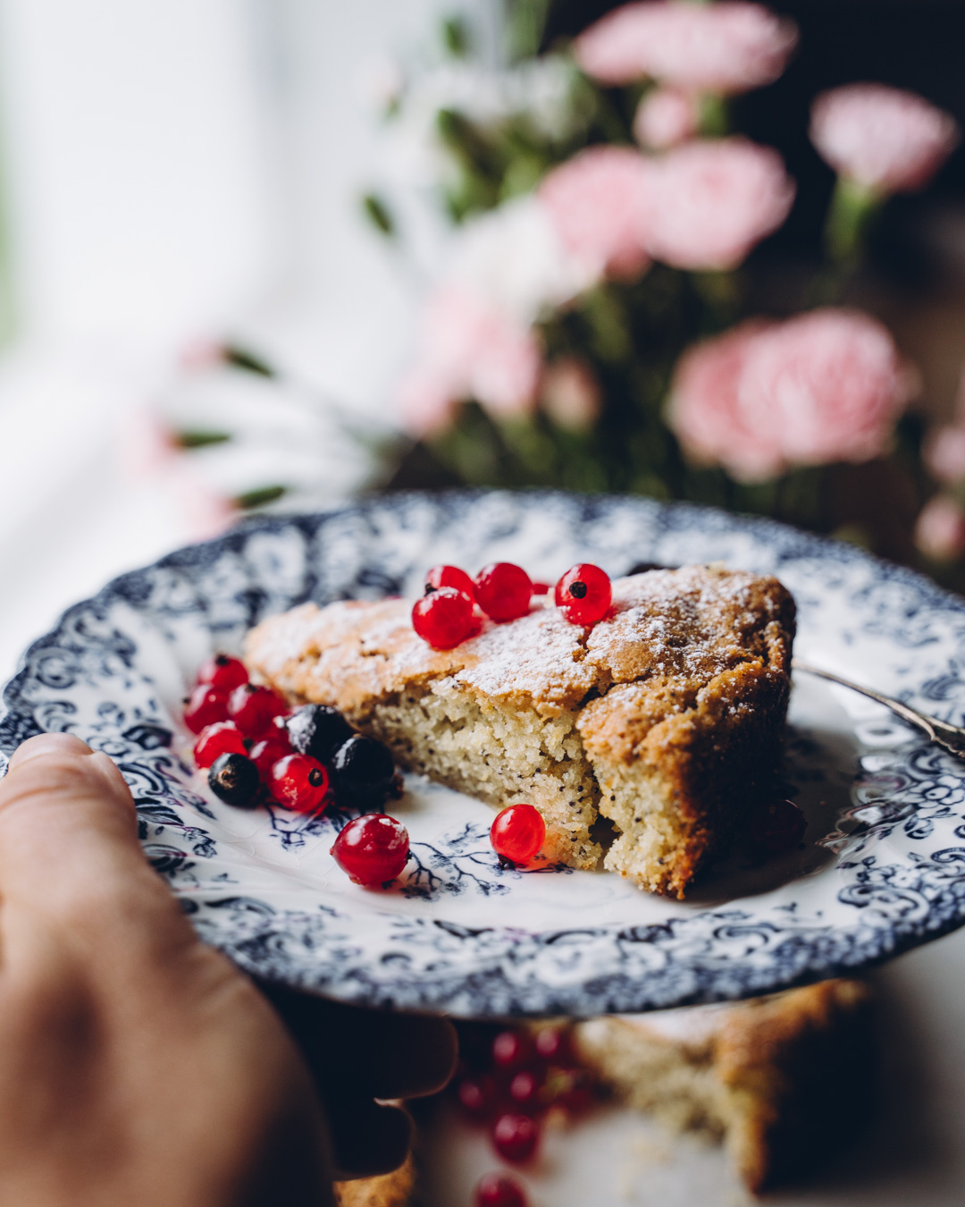 Tahmea sitruuna-unikonsiemenkakku