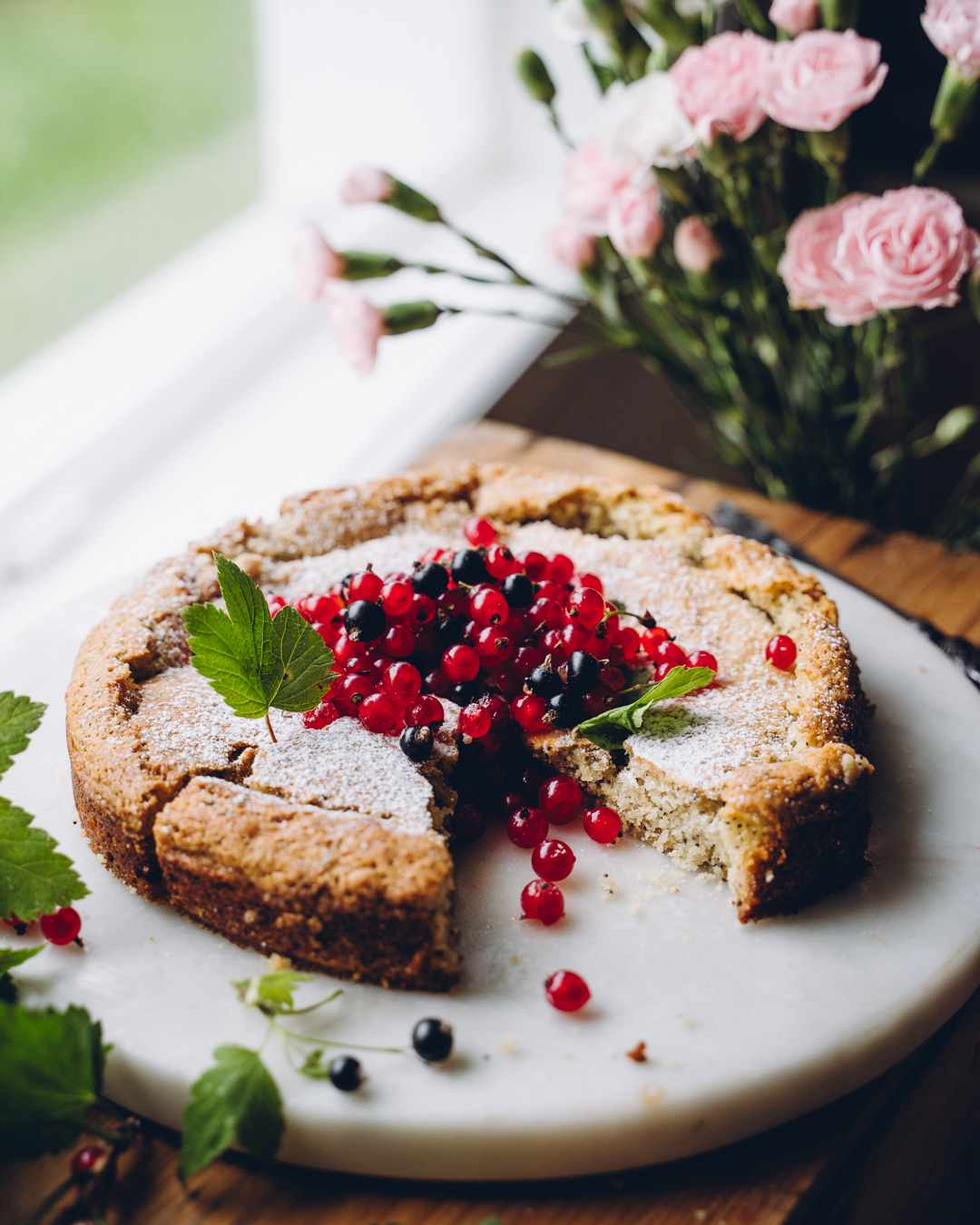 Tahmea sitruuna-unikonsiemenkakku
