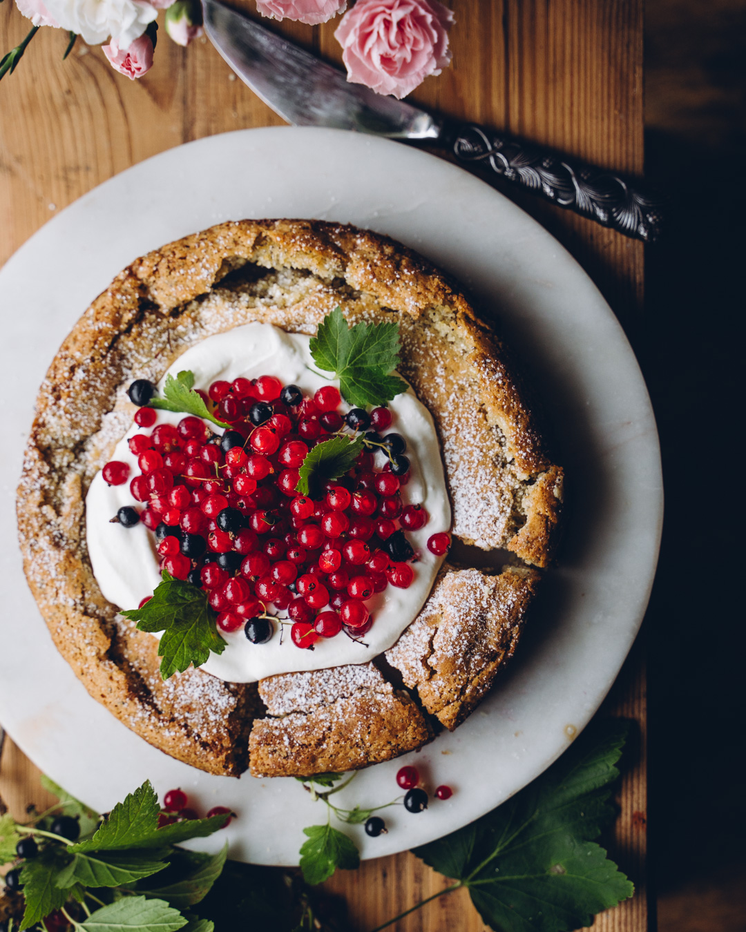 Tahmea sitruuna-unikonsiemenkakku
