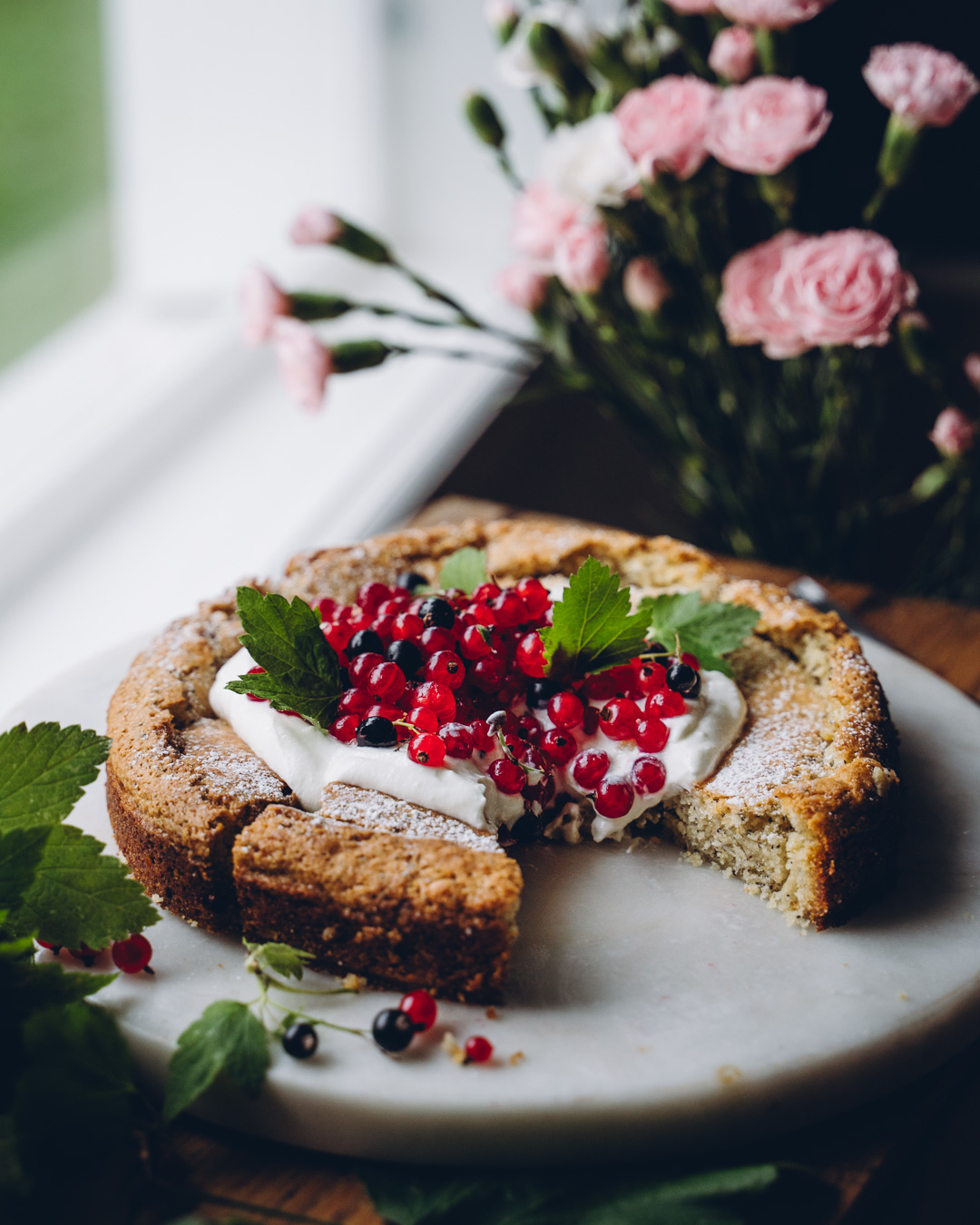 Tahmea sitruuna-unikonsiemenkakku