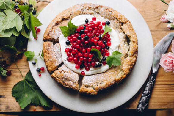 Tahmea sitruuna-unikonsiemenkakku