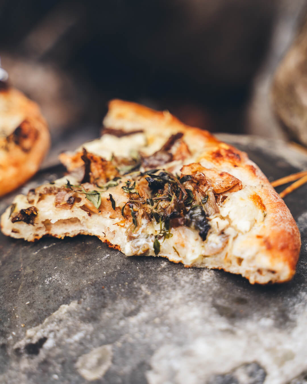 Valkoinen sienipitsa