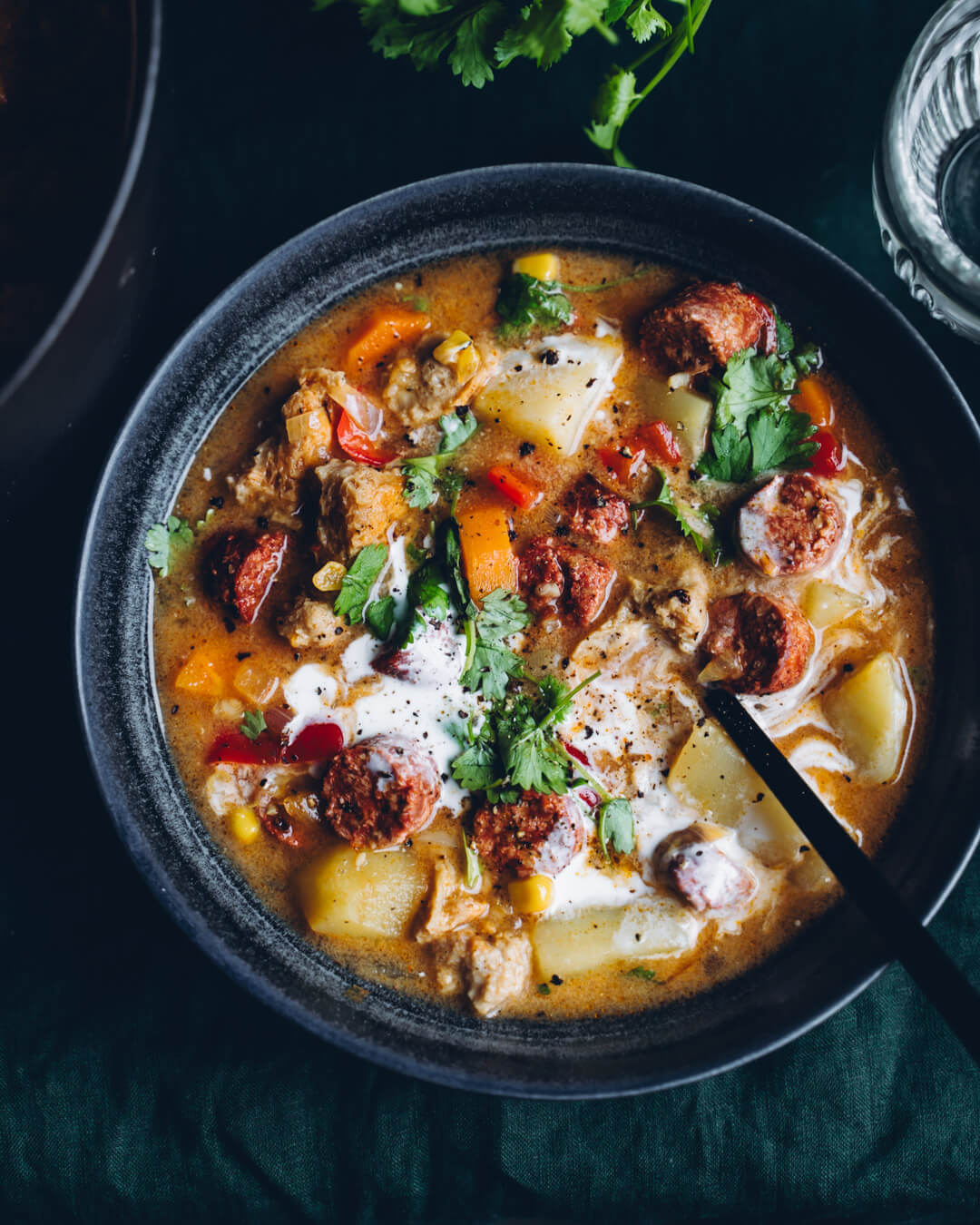 Espanjalainen choizo-nakkikeitto. Vegaaninen