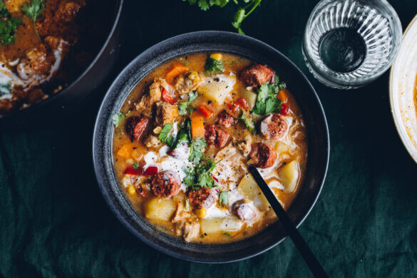 Espanjalainen choizo-nakkikeitto. Vegaaninen