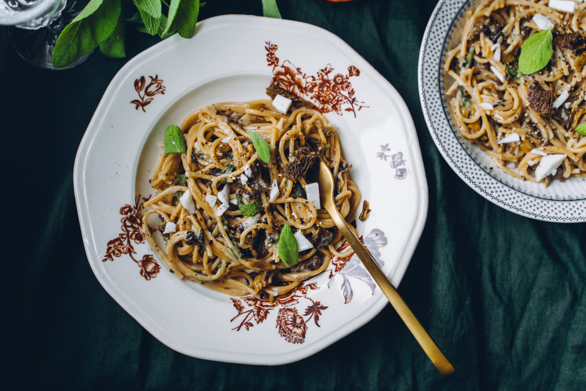 Suppilovahvero-homejuustopasta. Vegaaninen