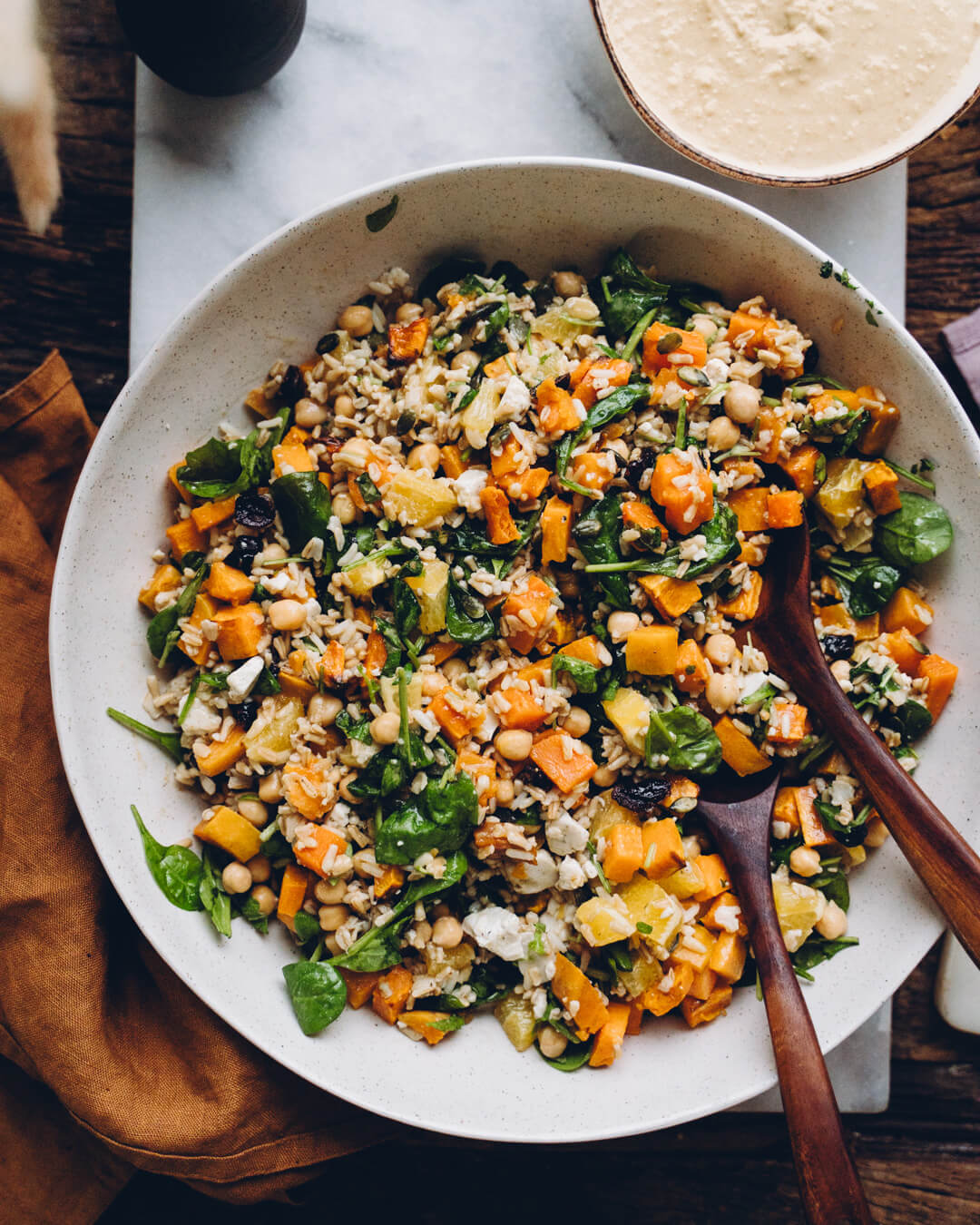 Bataatti-kikhernesalaatti