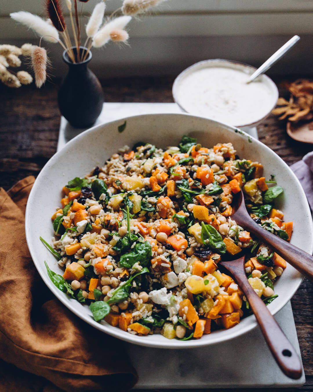 Bataatti-kikhernesalaatti