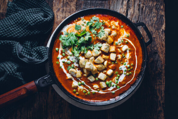 Matar paneer tofulla. Vegaaninen