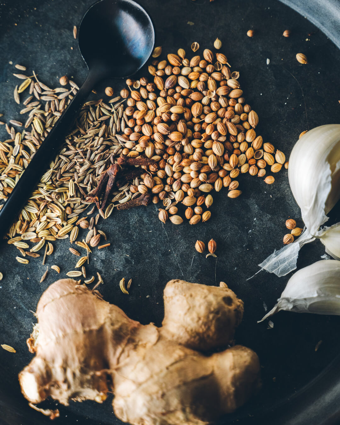 Matar paneer tofulla. Vegaaninen