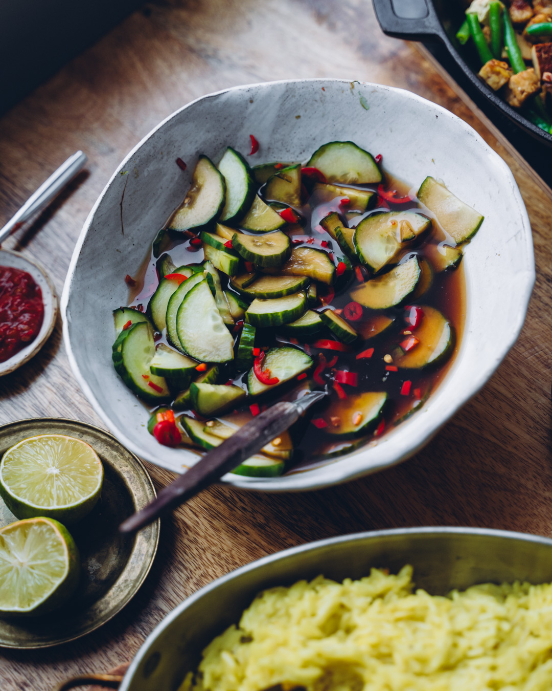 Indonesialainen kurkkusalaatti