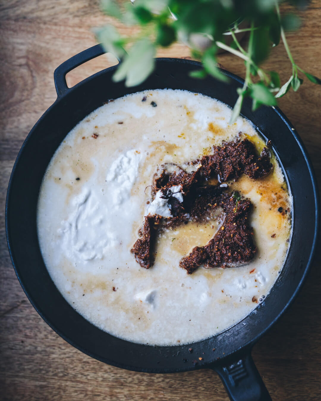 Thai pähkinäiset lime-chilinuudelit. Vegaaninen