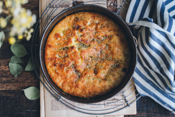 Gluteeniton focaccia. Yön yli taikina
