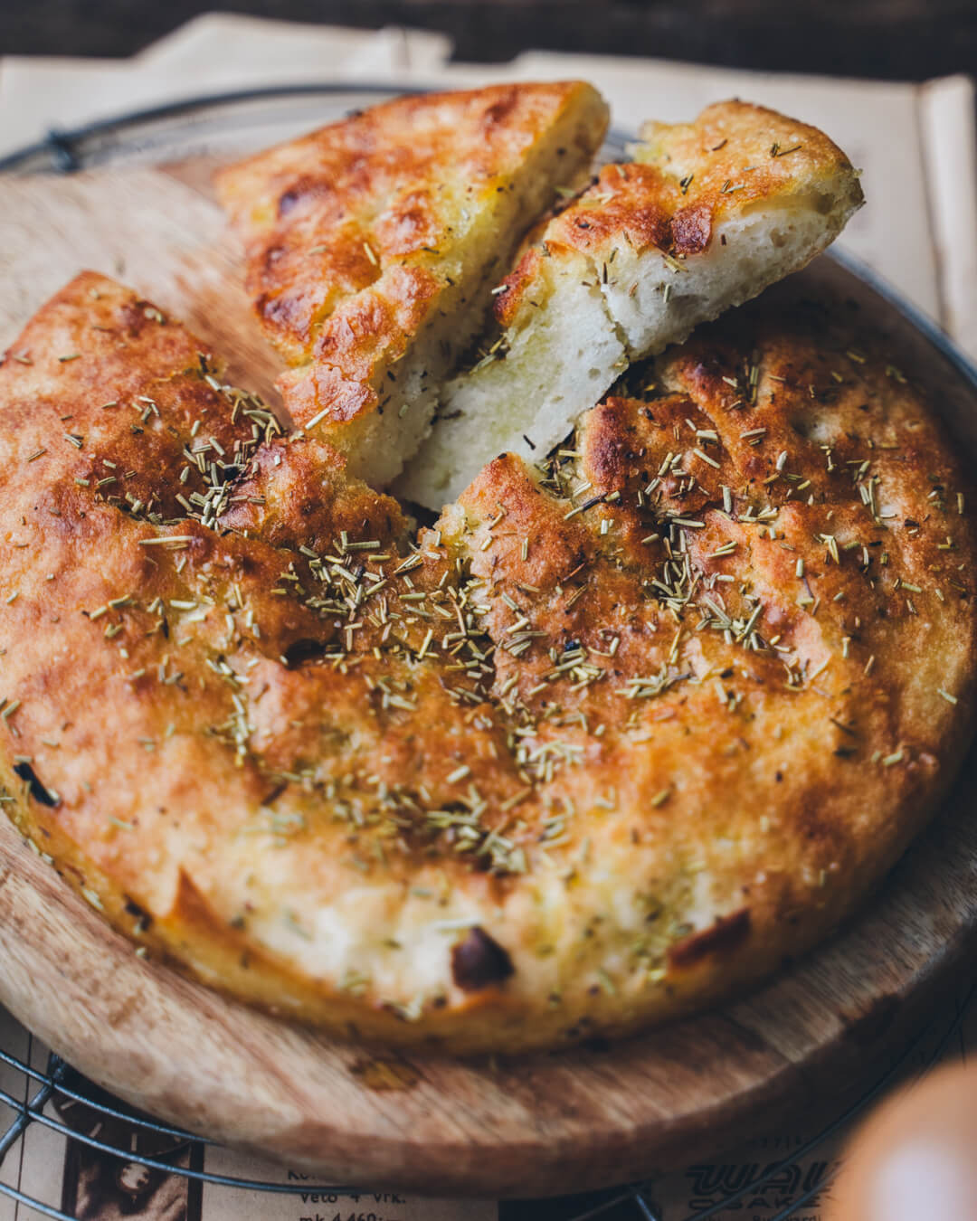 Gluteeniton focaccia. Yön yli taikina