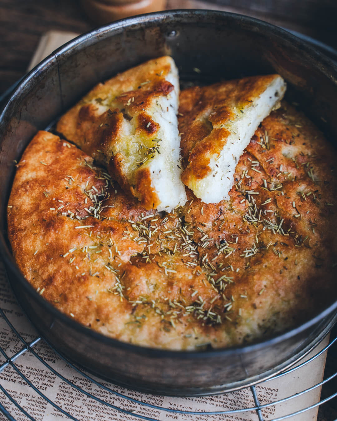 Gluteeniton focaccia. Yön yli taikina