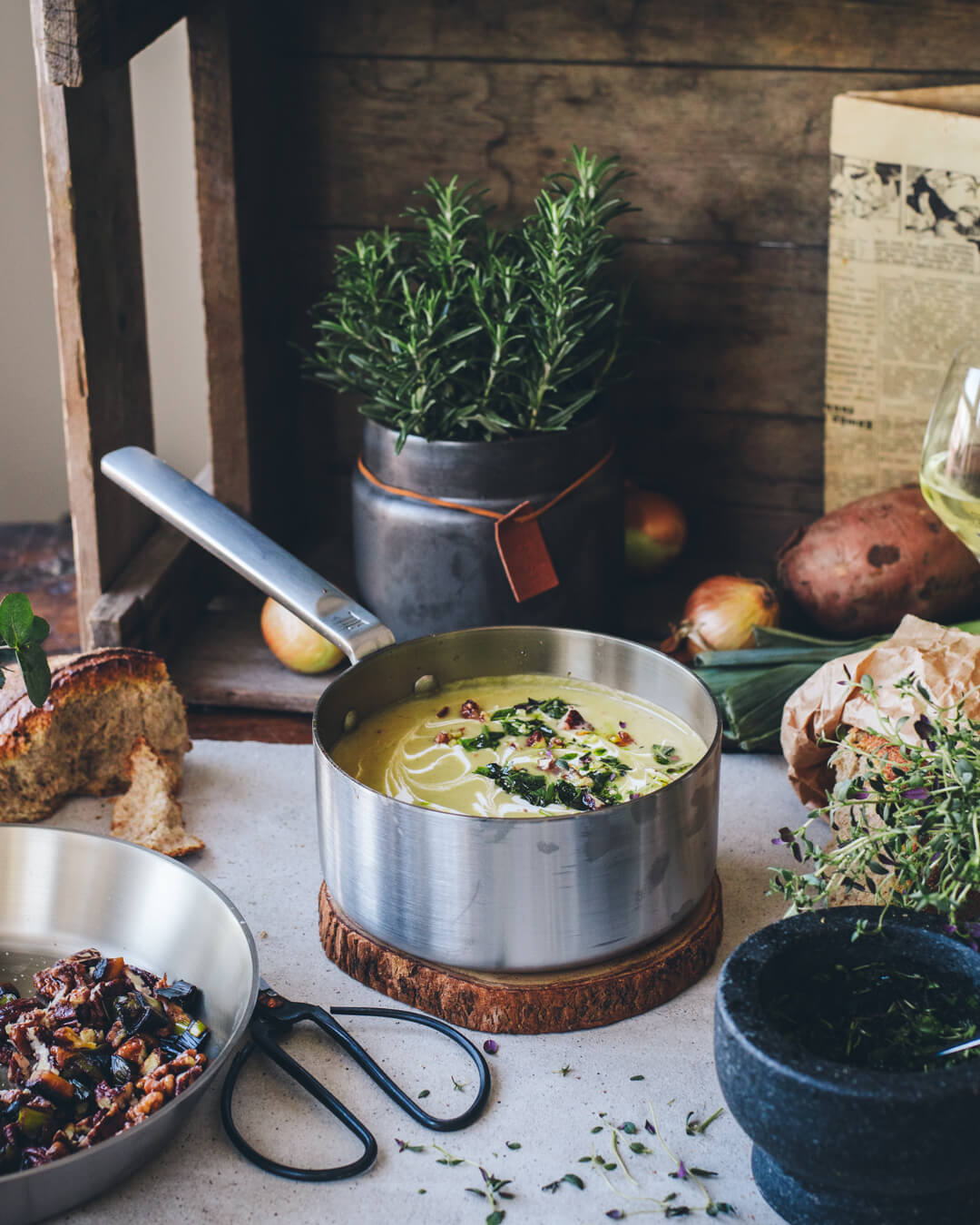 Peruna-purjososekeitto