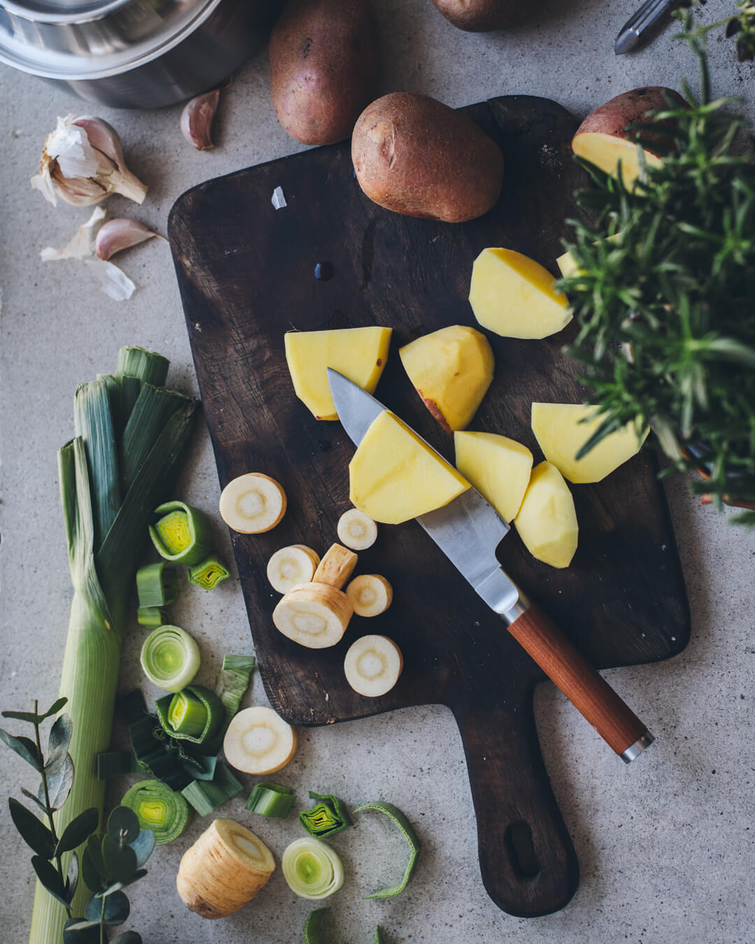 Peruna-purjososekeitto