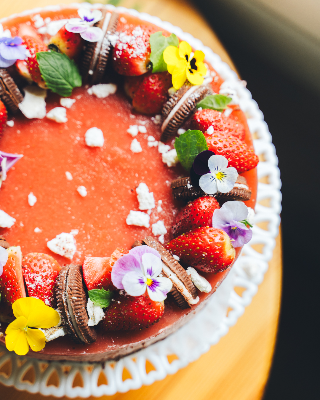 Mansikka-raparperijuustokakku