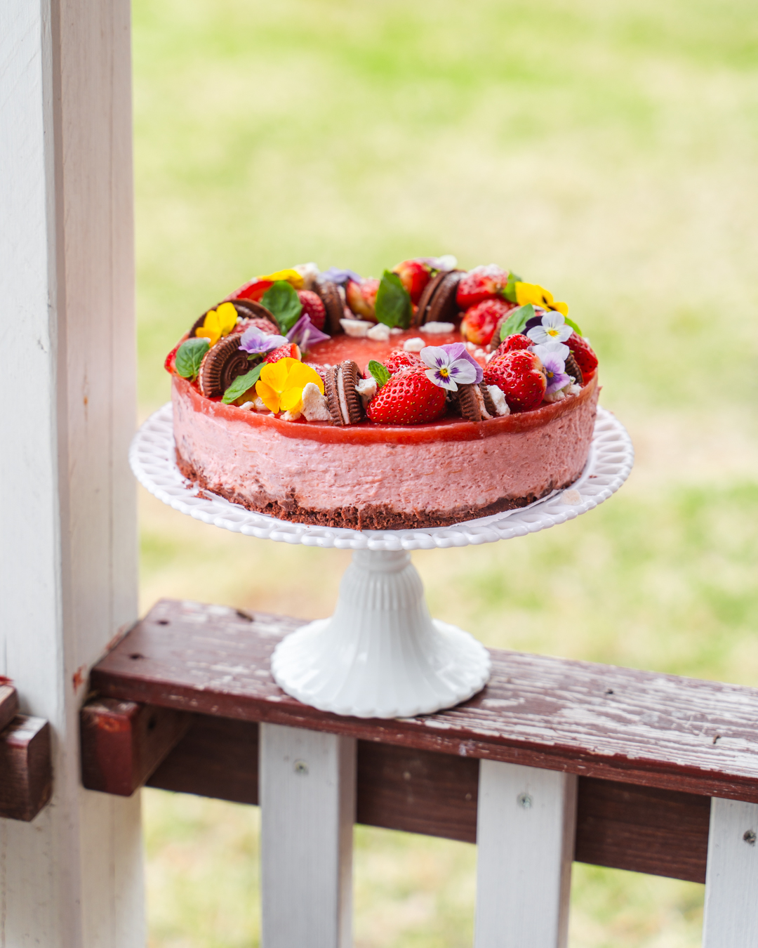 Mansikka-raparperijuustokakku