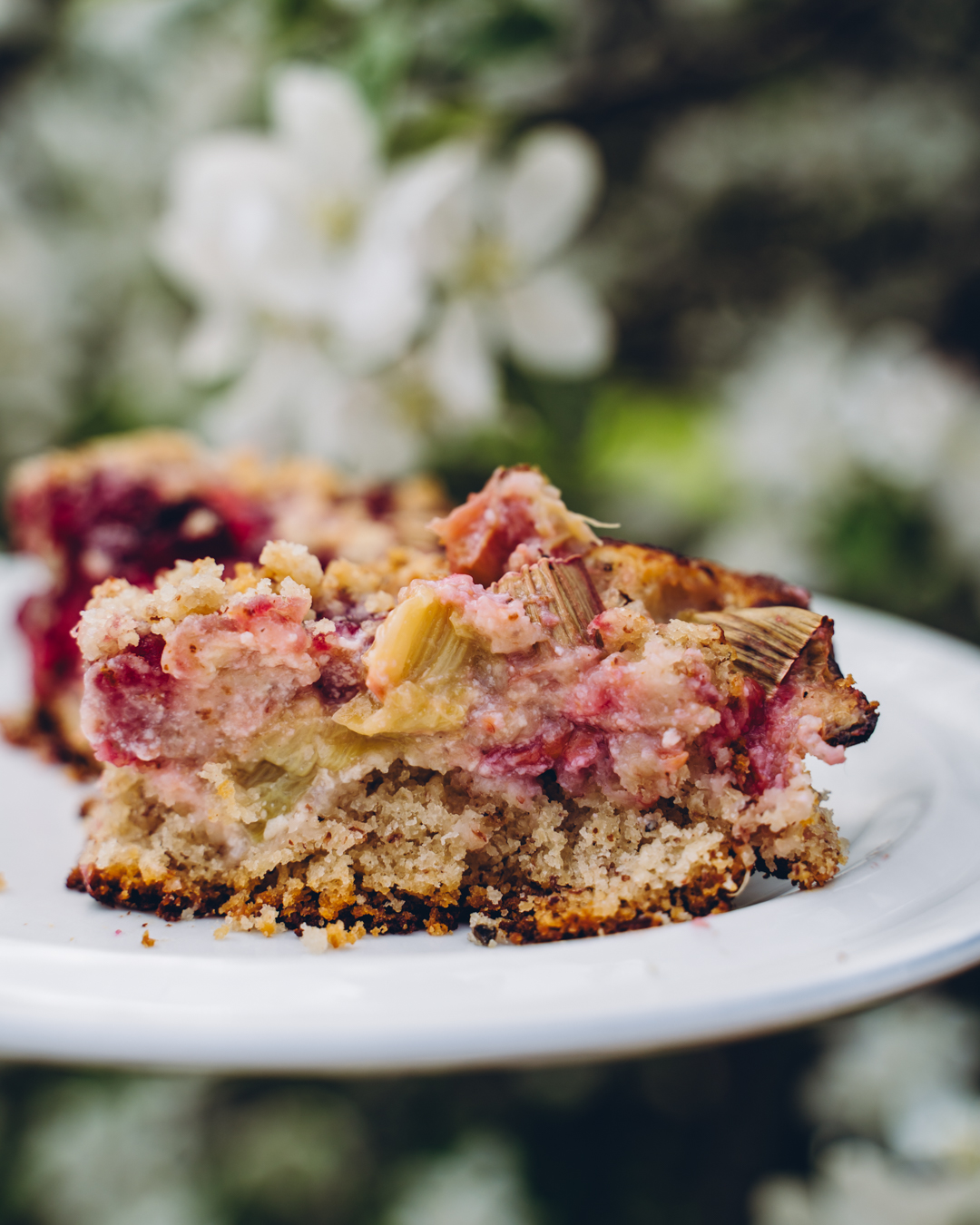 Raparperi-vadelmapiirakka. Maisemakahvilan piirakka. Vegaaninen