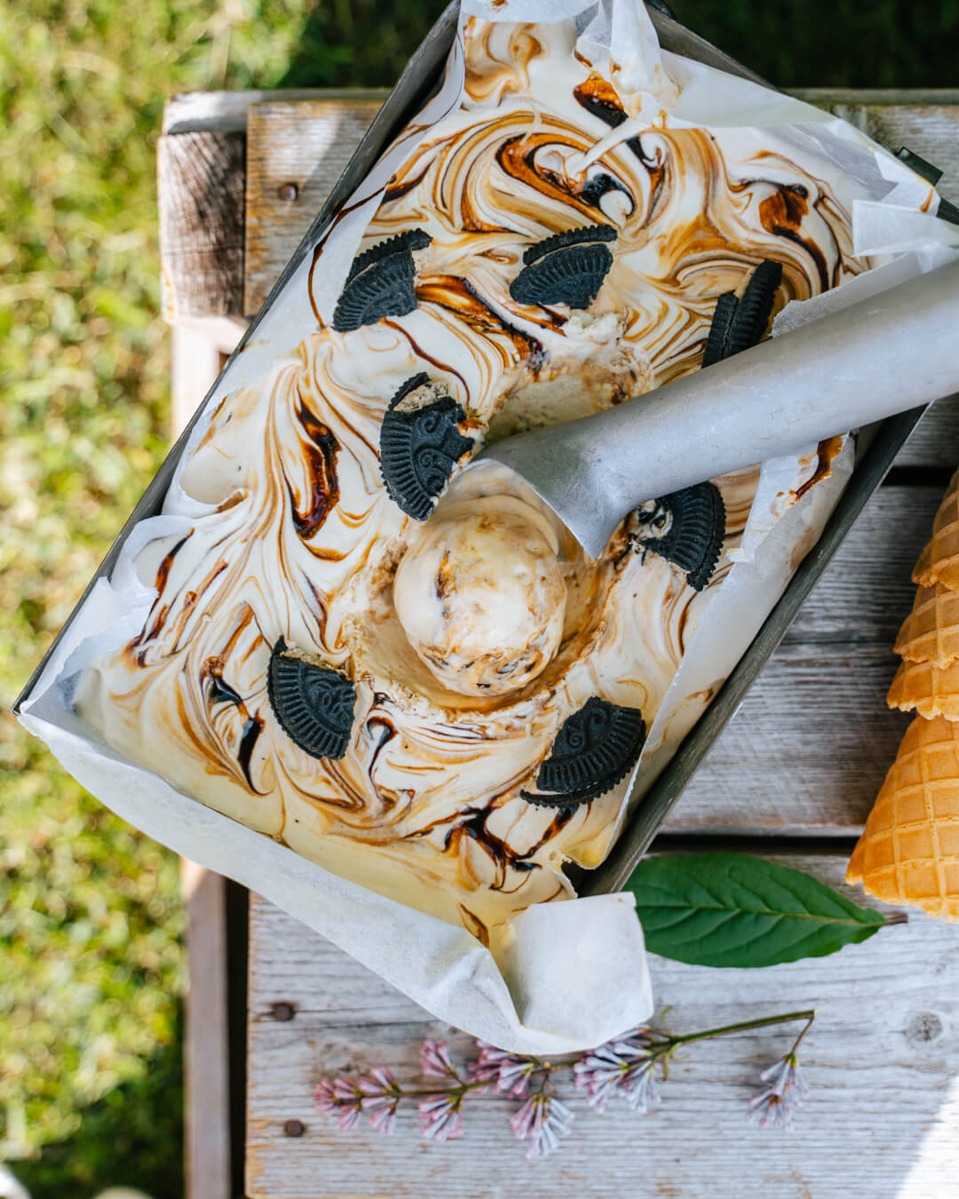 Lakritsijäätelö ilman jäätelökonetta. Vegaaninen