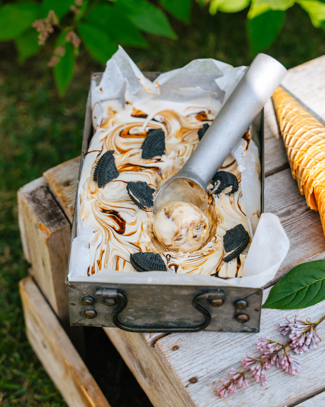 Lakritsijäätelö ilman jäätelökonetta. Vegaaninen