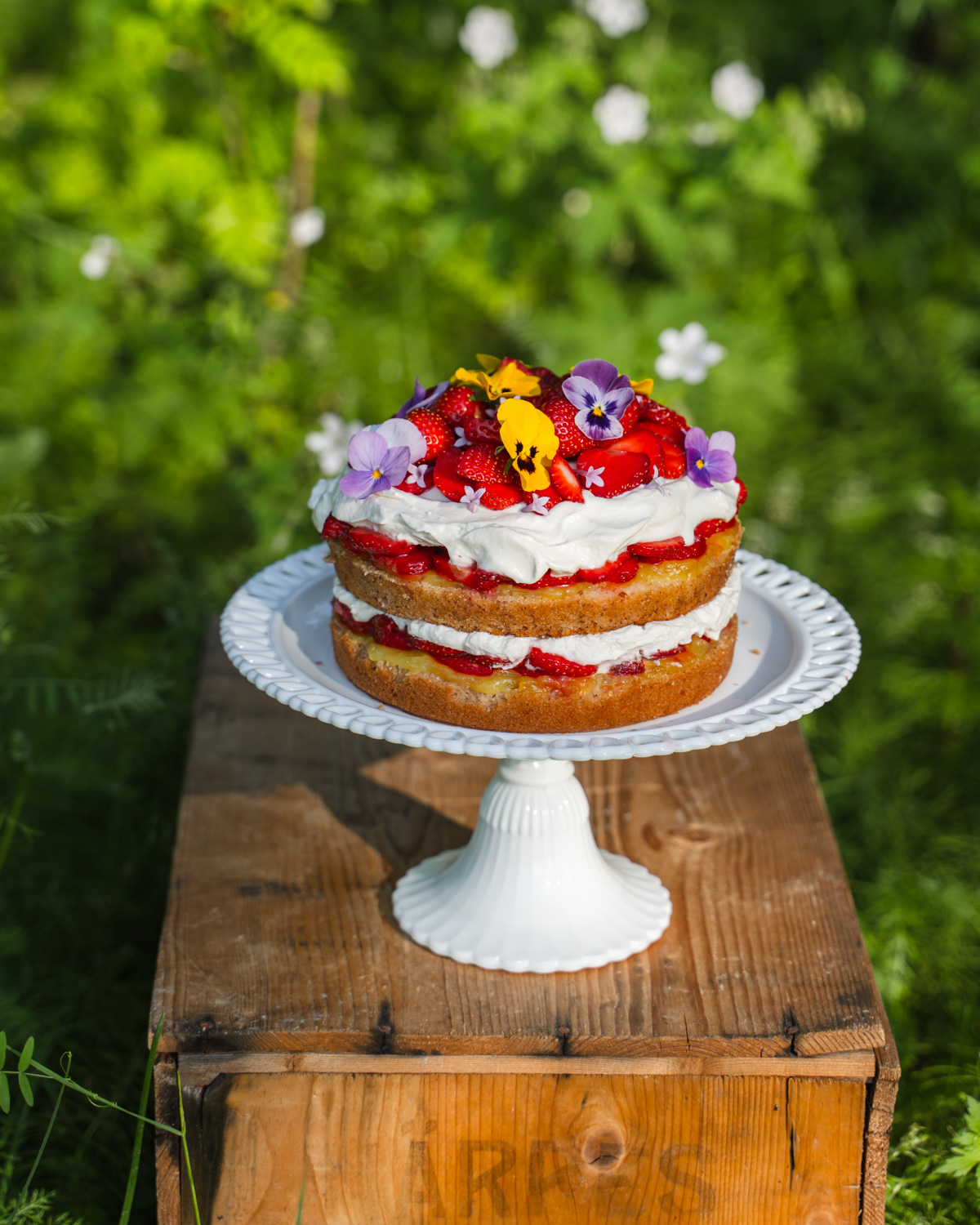 Vegaaninen mansikkakakku