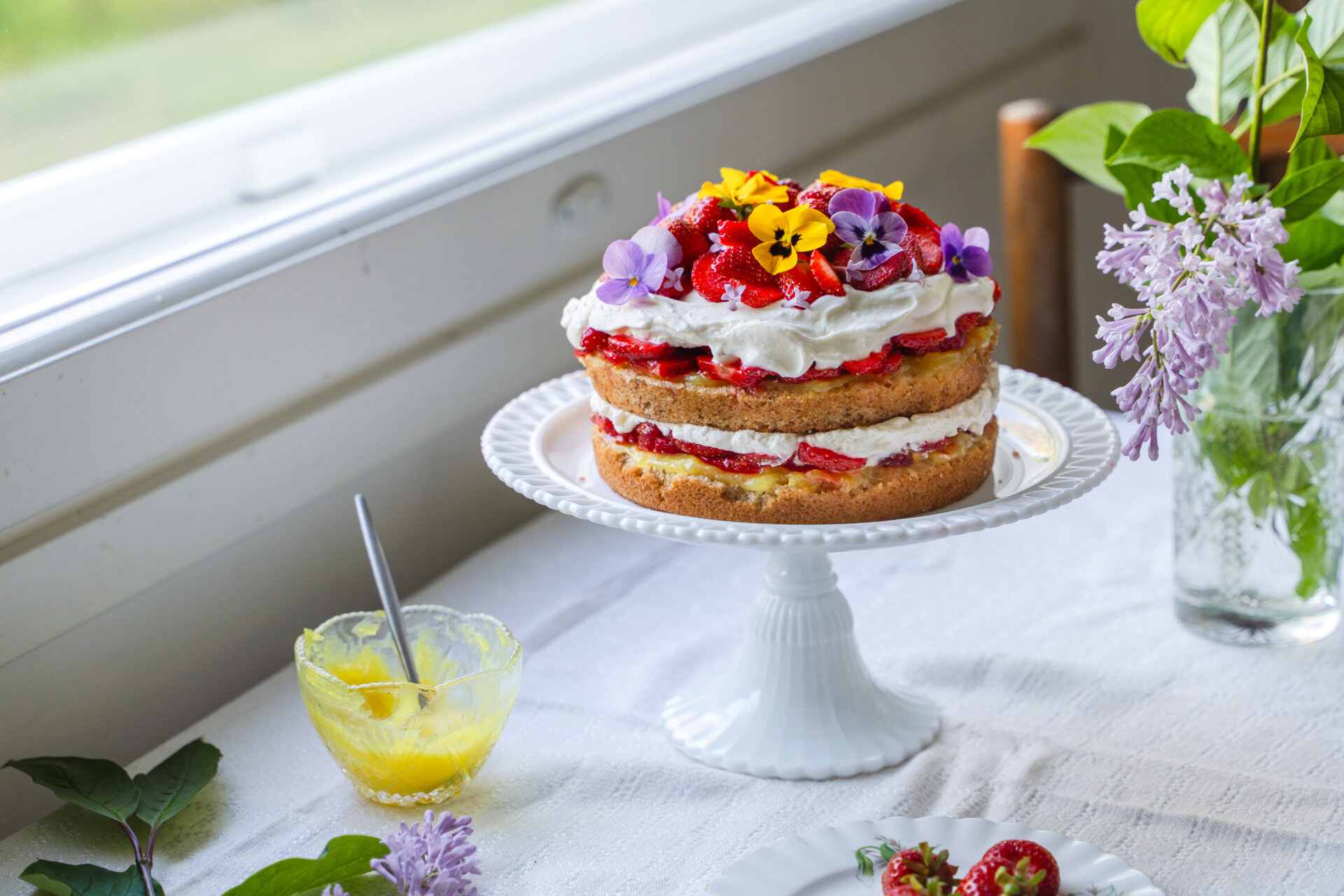 Vegaaninen mansikkakakku