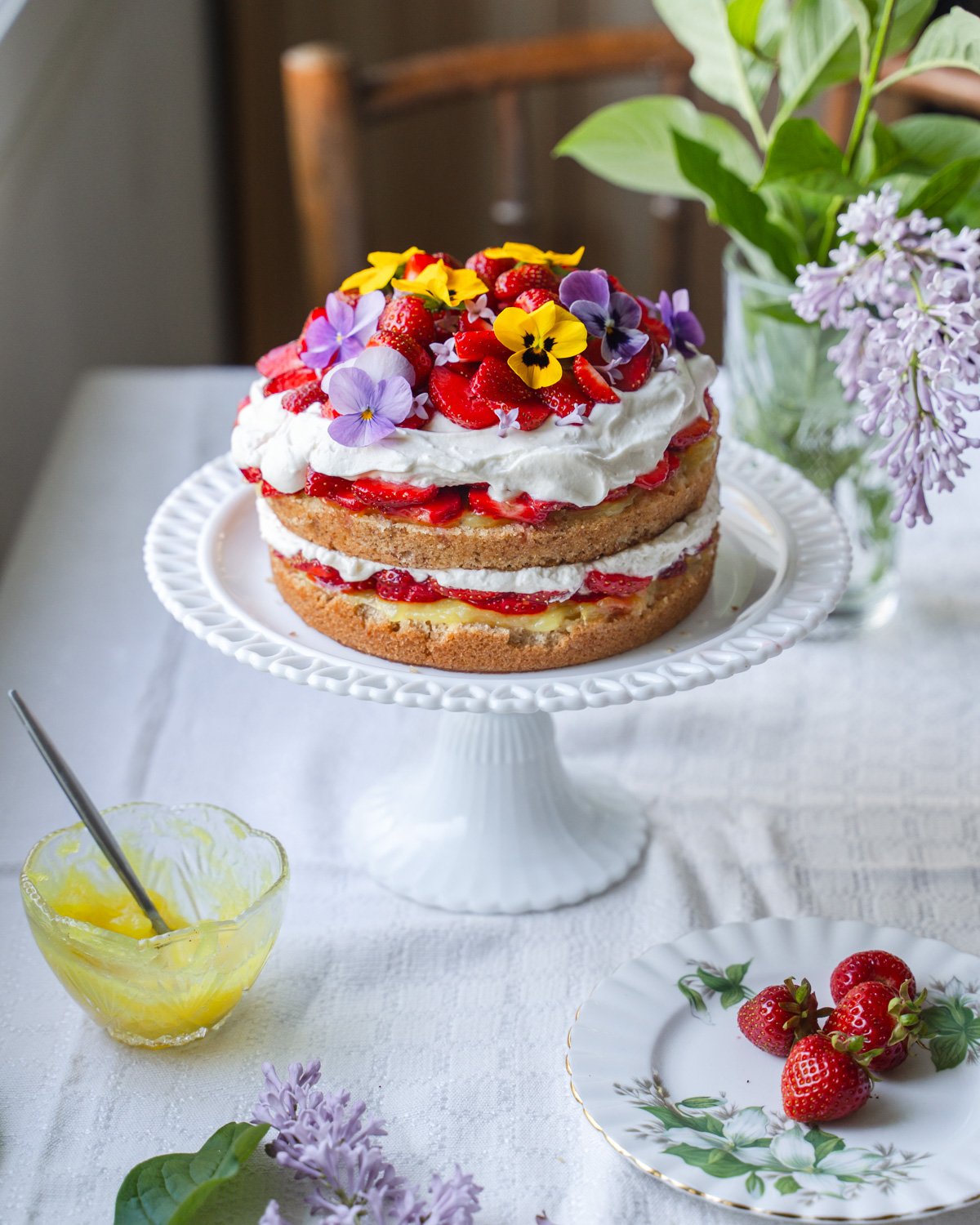 Vegaaninen mansikkakakku